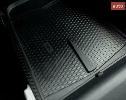 Чорний Форд Mustang Mach-E, об'ємом двигуна 0 л та пробігом 29 тис. км за 28000 $, фото 13 на Automoto.ua