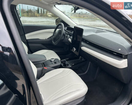 Чорний Форд Mustang Mach-E, об'ємом двигуна 0 л та пробігом 4 тис. км за 28800 $, фото 9 на Automoto.ua