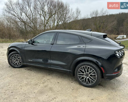 Чорний Форд Mustang Mach-E, об'ємом двигуна 0 л та пробігом 4 тис. км за 28800 $, фото 3 на Automoto.ua
