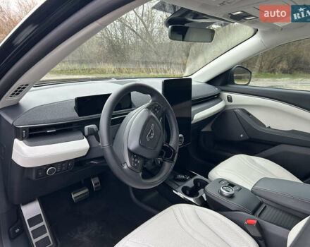 Чорний Форд Mustang Mach-E, об'ємом двигуна 0 л та пробігом 4 тис. км за 28800 $, фото 10 на Automoto.ua