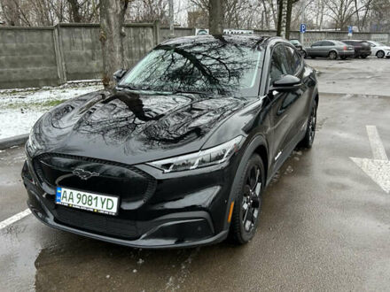 Чорний Форд Mustang Mach-E, об'ємом двигуна 0 л та пробігом 4 тис. км за 30000 $, фото 1 на Automoto.ua