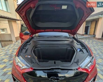 Красный Форд Mustang Mach-E, объемом двигателя 0 л и пробегом 25 тыс. км за 39900 $, фото 13 на Automoto.ua