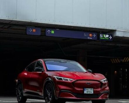 Красный Форд Mustang Mach-E, объемом двигателя 0 л и пробегом 26 тыс. км за 29999 $, фото 12 на Automoto.ua