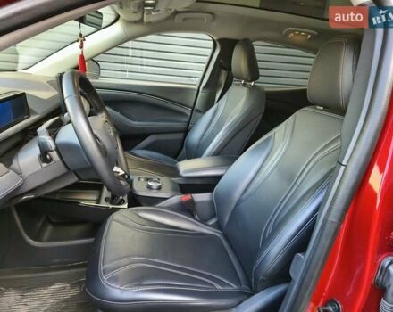 Красный Форд Mustang Mach-E, объемом двигателя 0 л и пробегом 61 тыс. км за 26500 $, фото 2 на Automoto.ua