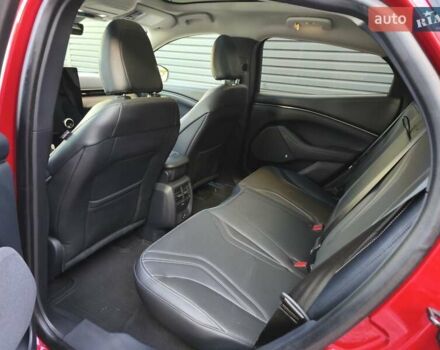 Красный Форд Mustang Mach-E, объемом двигателя 0 л и пробегом 61 тыс. км за 26500 $, фото 7 на Automoto.ua