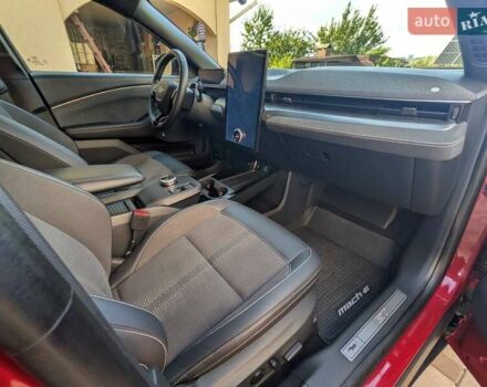 Красный Форд Mustang Mach-E, объемом двигателя 0 л и пробегом 25 тыс. км за 39900 $, фото 21 на Automoto.ua