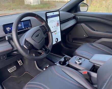 Красный Форд Mustang Mach-E, объемом двигателя 0 л и пробегом 98 тыс. км за 39800 $, фото 5 на Automoto.ua