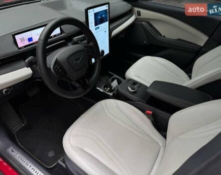 Красный Форд Mustang Mach-E, объемом двигателя 0 л и пробегом 26 тыс. км за 30899 $, фото 18 на Automoto.ua