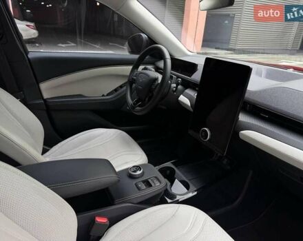 Красный Форд Mustang Mach-E, объемом двигателя 0 л и пробегом 26 тыс. км за 29999 $, фото 16 на Automoto.ua