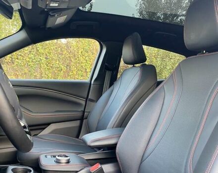 Красный Форд Mustang Mach-E, объемом двигателя 0 л и пробегом 98 тыс. км за 39800 $, фото 6 на Automoto.ua