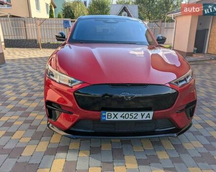Красный Форд Mustang Mach-E, объемом двигателя 0 л и пробегом 25 тыс. км за 39900 $, фото 3 на Automoto.ua