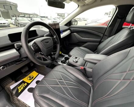 Красный Форд Mustang Mach-E, объемом двигателя 75 л и пробегом 16 тыс. км за 28500 $, фото 8 на Automoto.ua