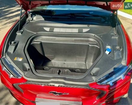 Красный Форд Mustang Mach-E, объемом двигателя 0 л и пробегом 26 тыс. км за 27400 $, фото 3 на Automoto.ua