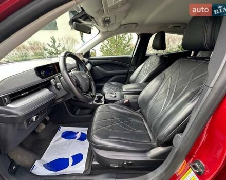 Красный Форд Mustang Mach-E, объемом двигателя 0 л и пробегом 69 тыс. км за 19990 $, фото 13 на Automoto.ua