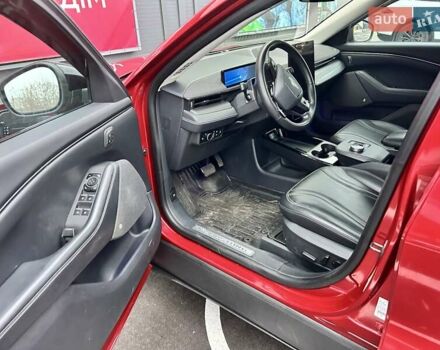 Красный Форд Mustang Mach-E, объемом двигателя 0 л и пробегом 80 тыс. км за 26500 $, фото 8 на Automoto.ua