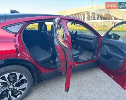 Красный Форд Mustang Mach-E, объемом двигателя 0 л и пробегом 10 тыс. км за 26500 $, фото 27 на Automoto.ua