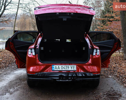 Красный Форд Mustang Mach-E, объемом двигателя 0 л и пробегом 7 тыс. км за 32000 $, фото 23 на Automoto.ua