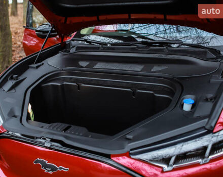 Красный Форд Mustang Mach-E, объемом двигателя 0 л и пробегом 7 тыс. км за 32000 $, фото 9 на Automoto.ua