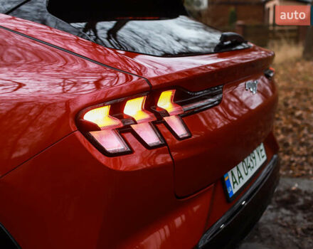 Красный Форд Mustang Mach-E, объемом двигателя 0 л и пробегом 7 тыс. км за 32000 $, фото 6 на Automoto.ua