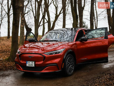 Красный Форд Mustang Mach-E, объемом двигателя 0 л и пробегом 7 тыс. км за 32000 $, фото 1 на Automoto.ua