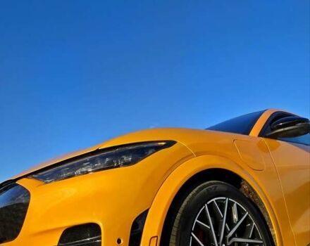 Желтый Форд Mustang Mach-E, объемом двигателя 0 л и пробегом 46 тыс. км за 34999 $, фото 1 на Automoto.ua