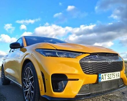 Желтый Форд Mustang Mach-E, объемом двигателя 0 л и пробегом 46 тыс. км за 34999 $, фото 3 на Automoto.ua