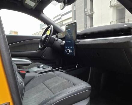 Желтый Форд Mustang Mach-E, объемом двигателя 0 л и пробегом 46 тыс. км за 34999 $, фото 14 на Automoto.ua