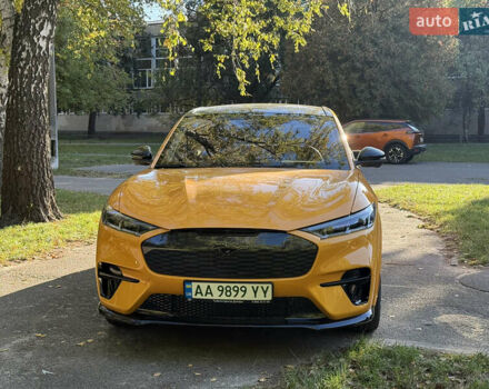 Желтый Форд Mustang Mach-E, объемом двигателя 0 л и пробегом 18 тыс. км за 49000 $, фото 11 на Automoto.ua