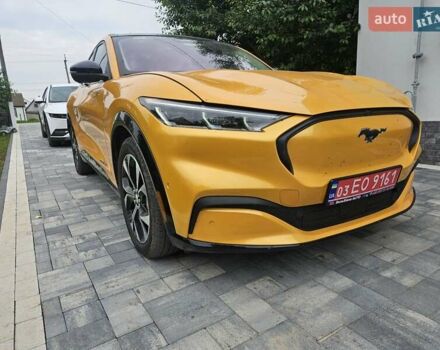 Желтый Форд Mustang Mach-E, объемом двигателя 0 л и пробегом 33 тыс. км за 27500 $, фото 2 на Automoto.ua