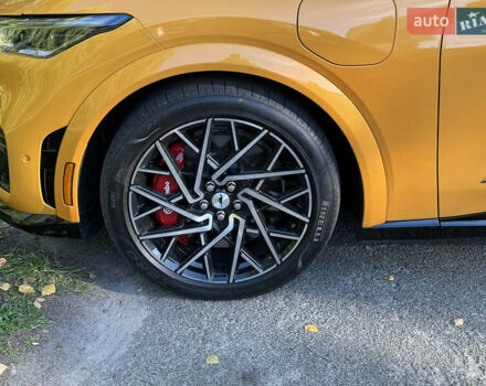 Желтый Форд Mustang Mach-E, объемом двигателя 0 л и пробегом 18 тыс. км за 49000 $, фото 3 на Automoto.ua