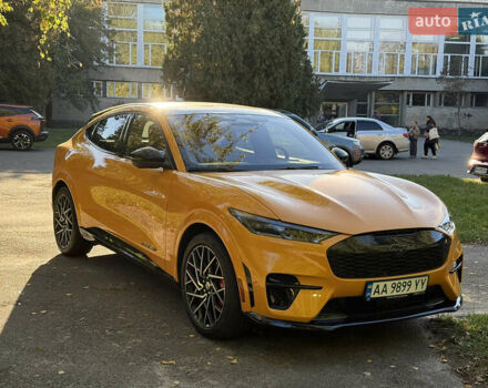 Желтый Форд Mustang Mach-E, объемом двигателя 0 л и пробегом 18 тыс. км за 49000 $, фото 5 на Automoto.ua