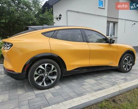Желтый Форд Mustang Mach-E, объемом двигателя 0 л и пробегом 33 тыс. км за 27500 $, фото 4 на Automoto.ua