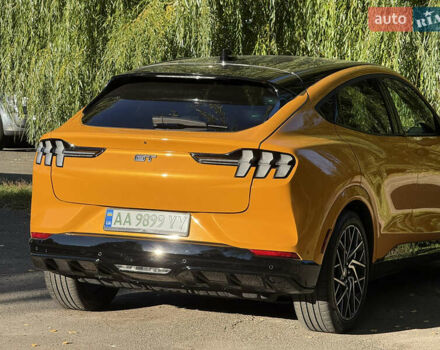 Желтый Форд Mustang Mach-E, объемом двигателя 0 л и пробегом 18 тыс. км за 49000 $, фото 4 на Automoto.ua