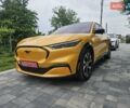 Желтый Форд Mustang Mach-E, объемом двигателя 0 л и пробегом 33 тыс. км за 27500 $, фото 1 на Automoto.ua