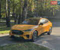 Желтый Форд Mustang Mach-E, объемом двигателя 0 л и пробегом 18 тыс. км за 49000 $, фото 1 на Automoto.ua