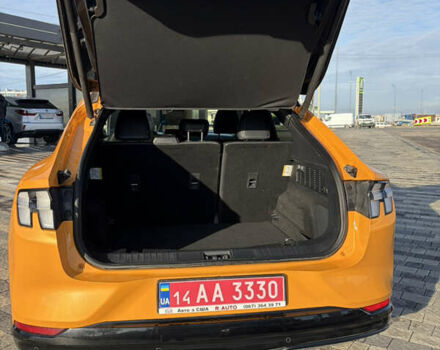 Желтый Форд Mustang Mach-E, объемом двигателя 0 л и пробегом 37 тыс. км за 28900 $, фото 7 на Automoto.ua