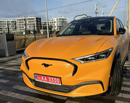 Желтый Форд Mustang Mach-E, объемом двигателя 0 л и пробегом 37 тыс. км за 28900 $, фото 2 на Automoto.ua