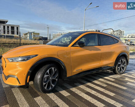 Желтый Форд Mustang Mach-E, объемом двигателя 0 л и пробегом 37 тыс. км за 28900 $, фото 1 на Automoto.ua