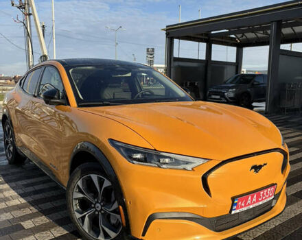 Желтый Форд Mustang Mach-E, объемом двигателя 0 л и пробегом 37 тыс. км за 28900 $, фото 3 на Automoto.ua