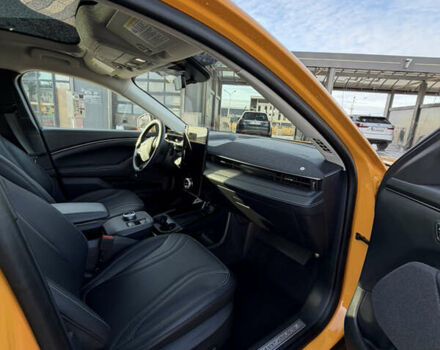 Желтый Форд Mustang Mach-E, объемом двигателя 0 л и пробегом 37 тыс. км за 28900 $, фото 15 на Automoto.ua