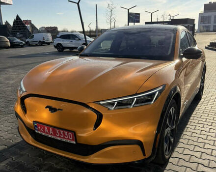 Желтый Форд Mustang Mach-E, объемом двигателя 0 л и пробегом 37 тыс. км за 28900 $, фото 10 на Automoto.ua