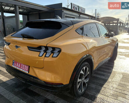 Желтый Форд Mustang Mach-E, объемом двигателя 0 л и пробегом 37 тыс. км за 28900 $, фото 5 на Automoto.ua