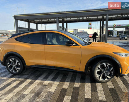 Желтый Форд Mustang Mach-E, объемом двигателя 0 л и пробегом 37 тыс. км за 28900 $, фото 4 на Automoto.ua