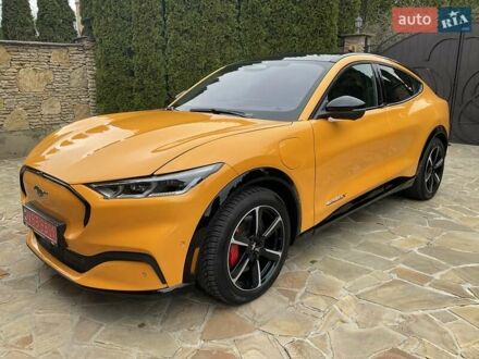 Форд Mustang Mach-E 2023 в Ровно на Automoto.ua Желтый Форд Mustang Mach-E, объемом двигателя 0 л и пробегом 17 тыс. км за 29499 $, фото 1 на Automoto.ua