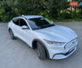 Серый Форд Mustang Mach-E, объемом двигателя 0 л и пробегом 74 тыс. км за 23500 $, фото 12 на Automoto.ua