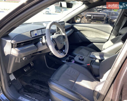Серый Форд Mustang Mach-E, объемом двигателя 0 л и пробегом 35 тыс. км за 33900 $, фото 11 на Automoto.ua