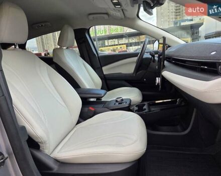 Сірий Форд Mustang Mach-E, об'ємом двигуна 0 л та пробігом 43 тис. км за 25000 $, фото 34 на Automoto.ua