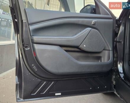 Серый Форд Mustang Mach-E, объемом двигателя 0 л и пробегом 48 тыс. км за 26000 $, фото 15 на Automoto.ua