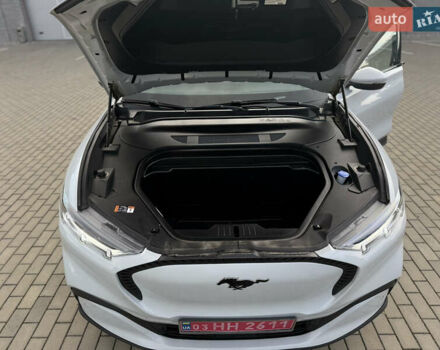 Серый Форд Mustang Mach-E, объемом двигателя 0 л и пробегом 69 тыс. км за 22800 $, фото 32 на Automoto.ua
