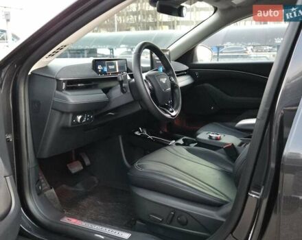 Серый Форд Mustang Mach-E, объемом двигателя 0 л и пробегом 48 тыс. км за 26000 $, фото 7 на Automoto.ua